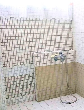 Shower, hair dryer, towels, soap - Pon Kan Inn (Beigang)