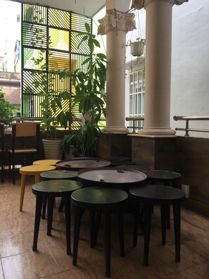 تناول الطعام بالخارج