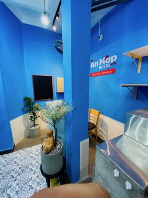 المنشأة من الداخل