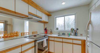 Hermosa casa de pueblo con vistas a la montaña, wifi gratis y chimenea de leña