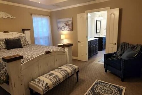 Magnificent Home, w/Game-room, Close to Everything & Canyon