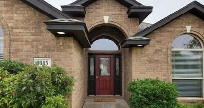 Magnificent Home, w/Game-room, Close to Everything & Canyon