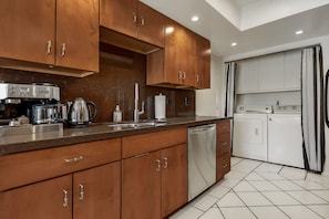 Private kitchen - Sleek and Modern Desert Oasis with Salt Water Pool and Hot Tub by El Paseo (Palm Desert)