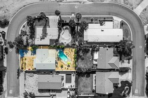 Exterior - Sleek and Modern Desert Oasis with Salt Water Pool and Hot Tub by El Paseo (Palm Desert)