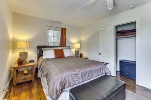 4 slaapkamers, een strijkplank/strijkijzer, internet, beddengoed