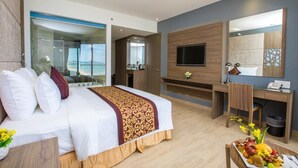 Deluxe Double or Twin Room | Desk, laptop workspace, blackout drapes, WiFi (free)