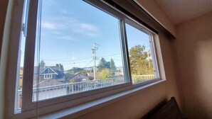Unclassified image, 3 of 5, button - Tim Bee House (Vancouver)