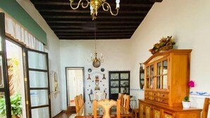 Unclassified image, 5 of 13, button - Casa de la Dulce Reyna (Morelia)