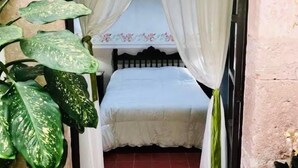 Unclassified image, 4 of 13, button - Casa de la Dulce Reyna (Morelia)