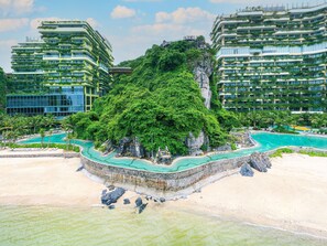 2 indoor pools, outdoor pool