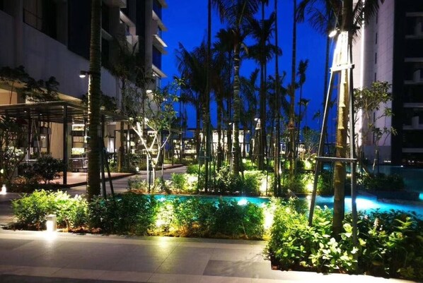 Outdoor pool - Grand Medini (5pax) WIFI @ JB City Homestay (johore)