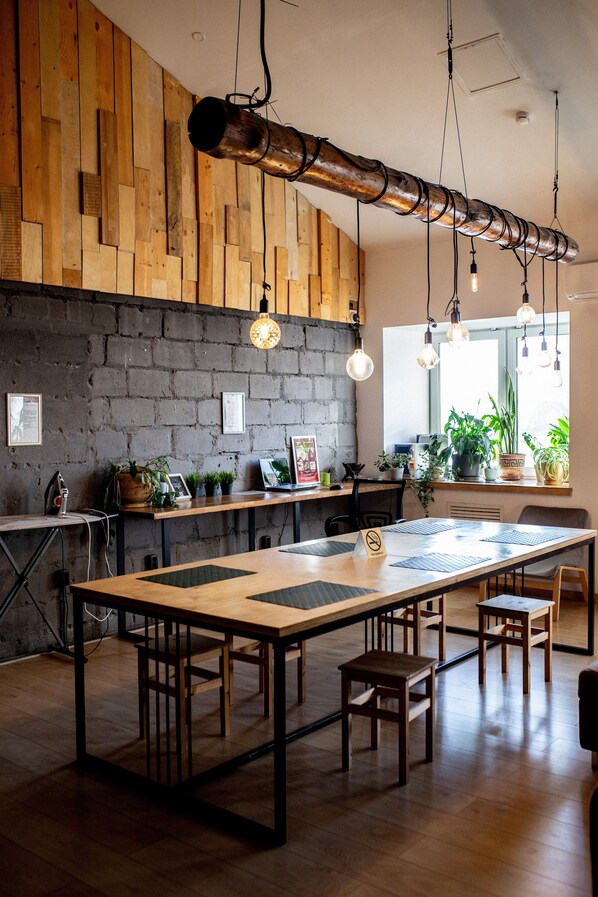 Economy Room, Shared Bathroom | Dining room - Mina Hotel Arbat (Vladivostok)