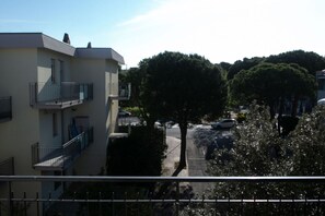 Property grounds - M125 - Marcelli, three-room apartment with terrace 50m from the sea (Marcelli)
