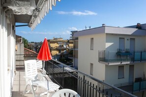 Property grounds - M125 - Marcelli, three-room apartment with terrace 50m from the sea (Marcelli)