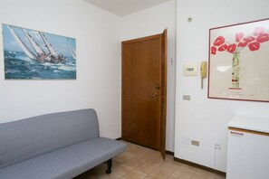 TV - M125 - Marcelli, three-room apartment with terrace 50m from the sea (Marcelli)