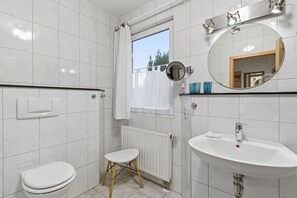 Unclassified image, 5 of 20, button