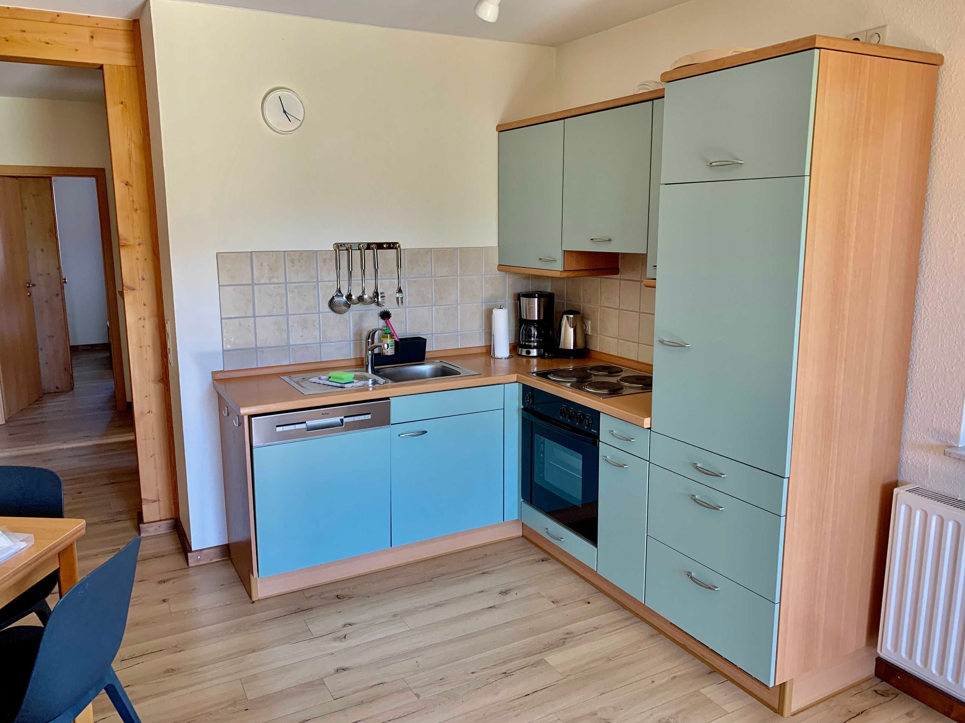 Kühlschrank, Mikrowelle, Ofen, Geschirrspüler