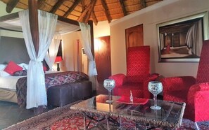 Room 2 Deluxe | Bathroom amenities | Rainfall showerhead, bathrobes, towels, soap - Gabbata Lodge (Roodeplaat)