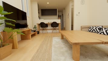 Private Vacation Home | Living room | Flat-screen TV