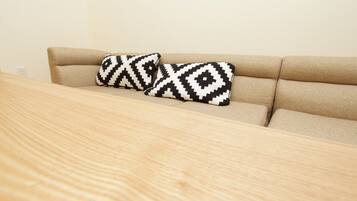 Nhà (Private Vacation Home) | Phòng khách | TV màn hình phẳng