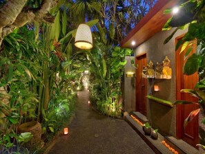 Property grounds - Nice Villas couple with 1BR in Legian (Legian,)
