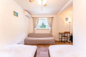 Deluxe Twin Room, Non Smoking | Free WiFi, bed sheets