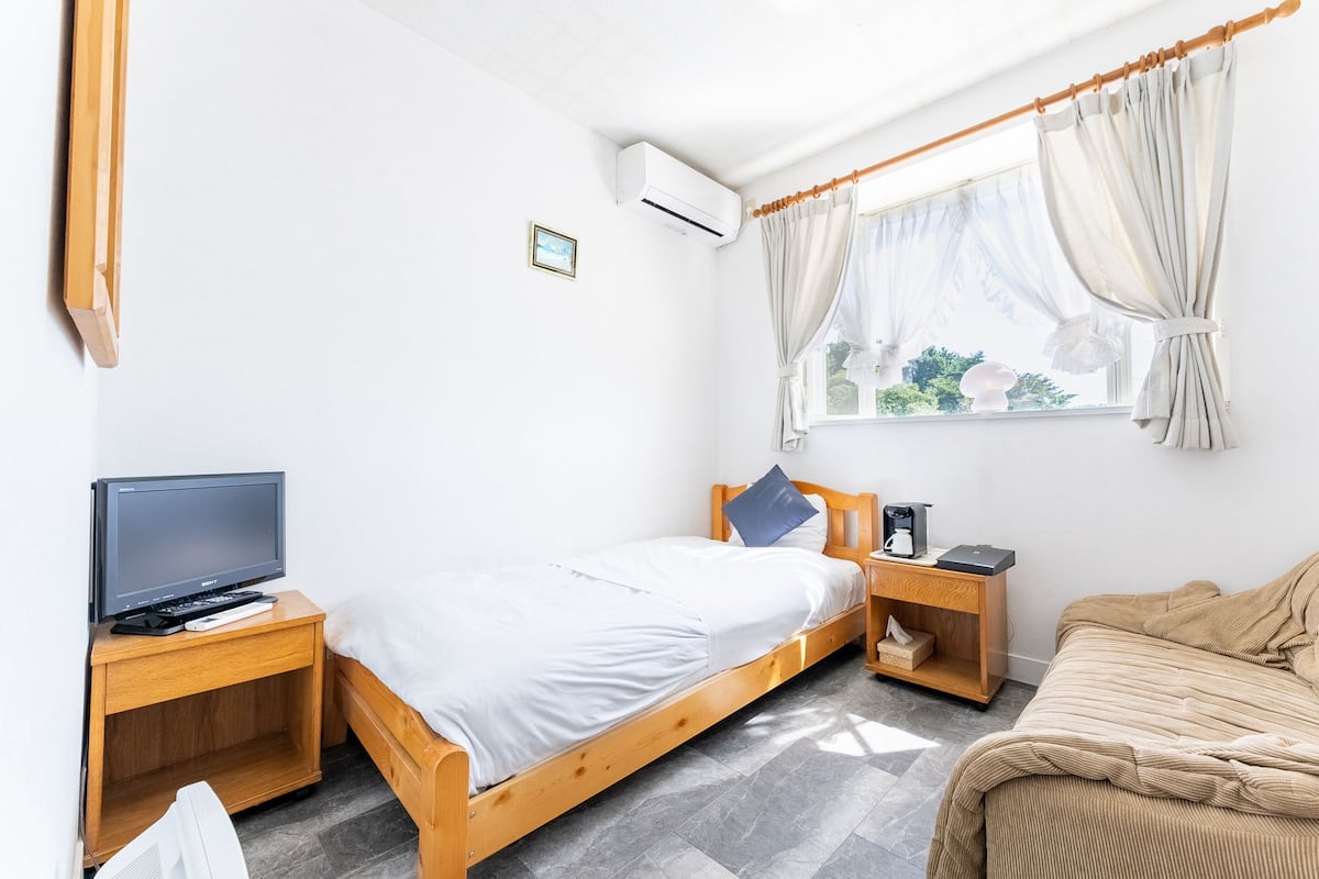 Kamar Single, Bebas Asap Rokok | Wi-Fi gratis dan seprai linen