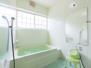 Twin Room, Non Smoking, Shared Bathroom | Shared bathroom