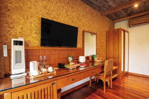 客房 (Forest View) | 1 多间卧室、迷你吧、客房内保险箱、办公桌