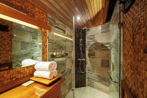 Luxury Villa, 1 Bedroom, Non Smoking, Hill View | Bathroom - Munduk Heaven (Munduk)