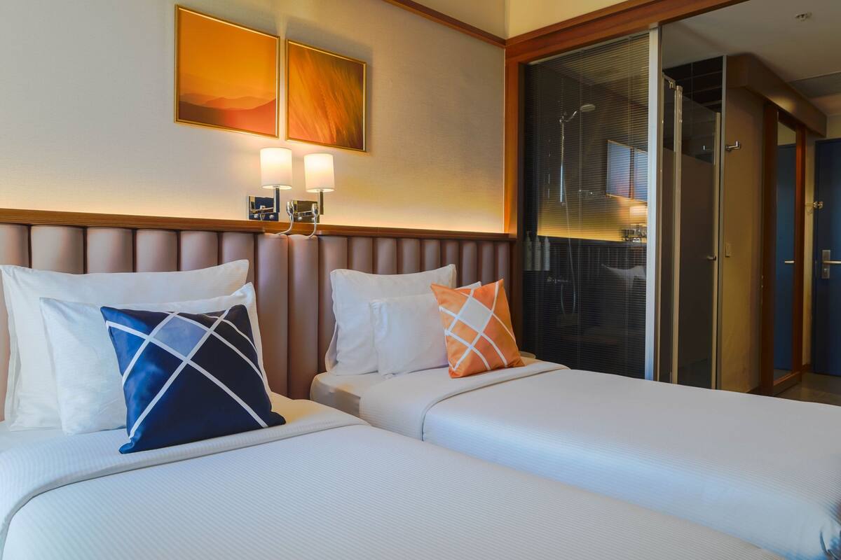 standard twin room, 2 single beds (urban, view) | 1 bedroom, in-room safe, soundproofing, free wifi