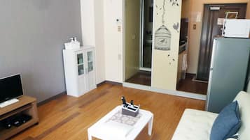 Free bike & free portable WIFI 302 Take it easy | 1 bedroom, iron/ironing board, free WiFi