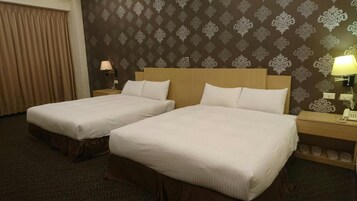 Escritorio, cortinas blackout, sistema de insonorización y wifi gratis 