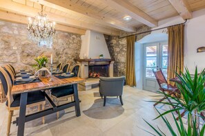 Living room | Fireplace - Villa Jelena (Novi Vinodolski)