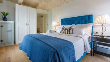 3 bedrooms, in-room safe, iron/ironing board, free WiFi