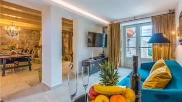 Living room | Fireplace