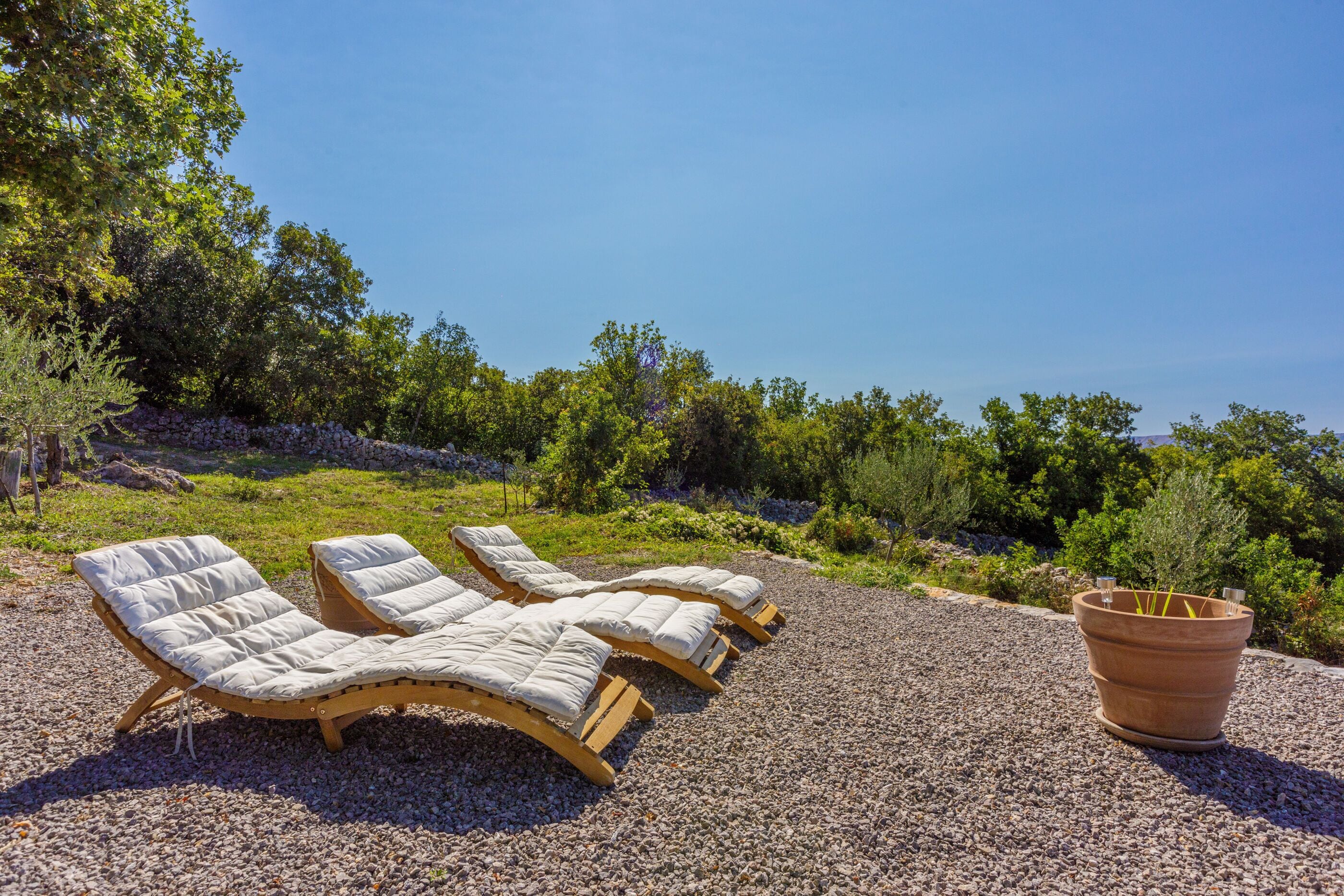 3 bedrooms, in-room safe, iron/ironing board, free WiFi