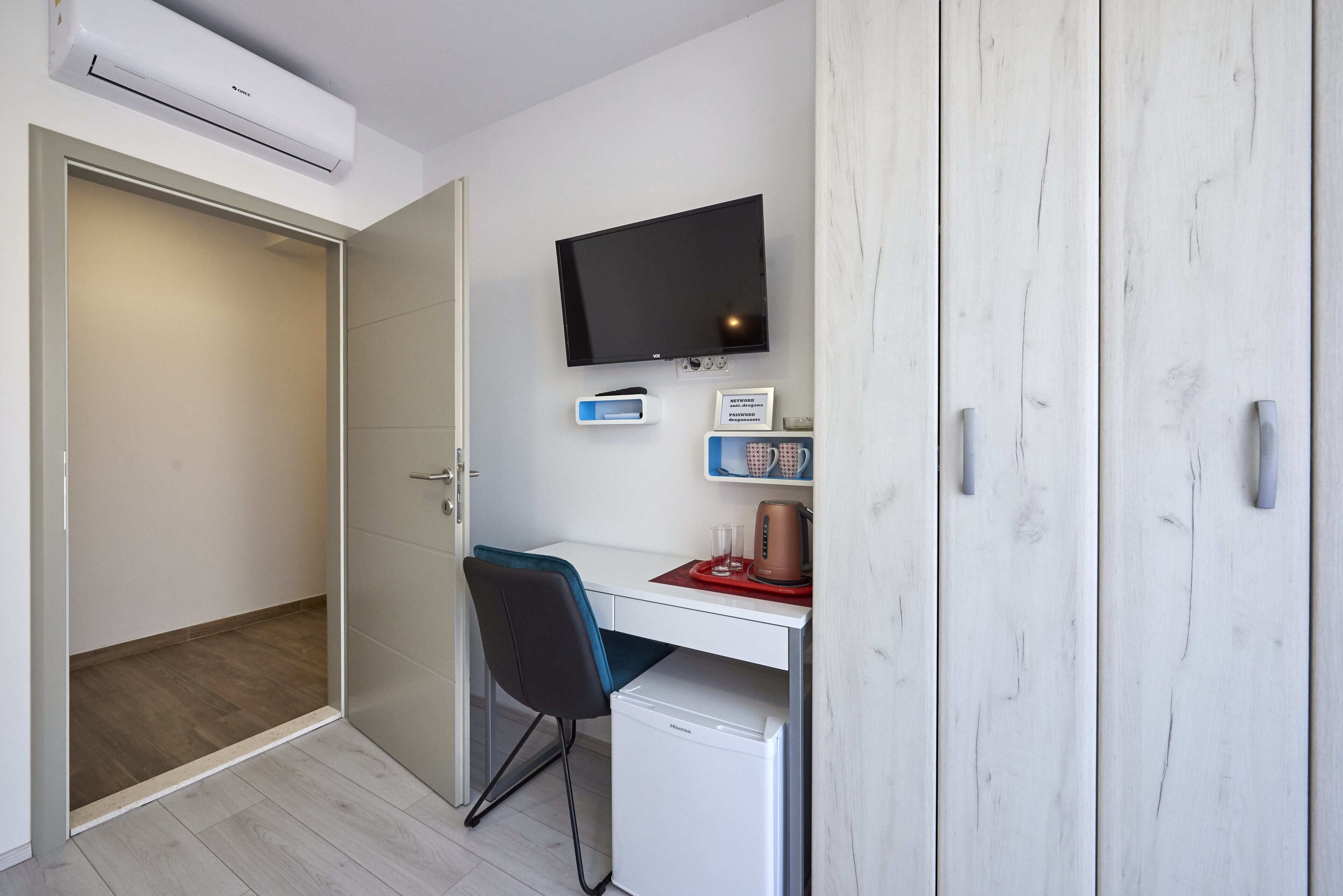 Ropa de cama de alta calidad, sistema de insonorización y wifi gratis 