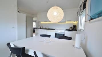 Fridge, stovetop, dishwasher, coffee/tea maker