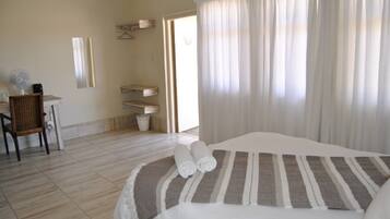 Phòng dành cho gia đình | Két bảo mật tại phòng, bàn, truy cập Internet không dây miễn phí