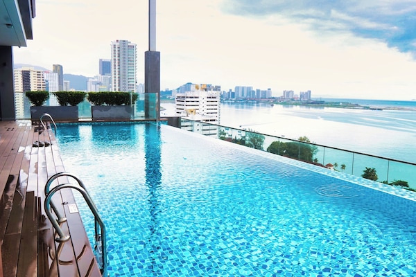 Açık yüzme havuzu