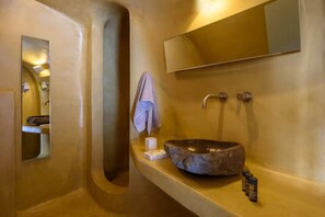 Shower, eco-friendly toiletries, towels, soap