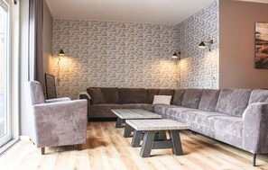 TV connectée, lecteur de DVD, table de tennis de table