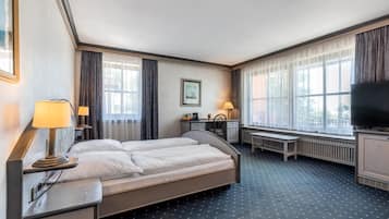 Hypo-allergenic bedding, desk, soundproofing, free WiFi