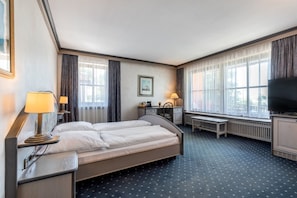 Chambre familiale, balcon, au bord du lac | Literie hypoallergénique, bureau, système d’insonorisation