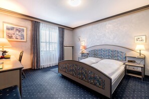 Chambre double, balcon, au bord du lac | Literie hypoallergénique, bureau, système d’insonorisation