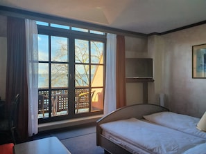 Double Room, Balcony, Lakeside | Hypo-allergenic bedding, desk, soundproofing, free WiFi - Seehotel Pegasus (Herrsching am Ammersee)