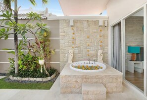 Outdoor spa tub - Cosy Villa with 1BR&Pool at Legian (Kuta,,)