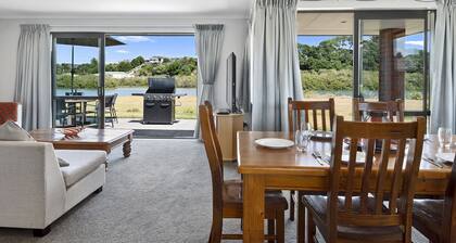 The Waterfront Ruakaka - Ruakaka Holiday Home