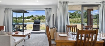 The Waterfront Ruakaka - Ruakaka Holiday Home